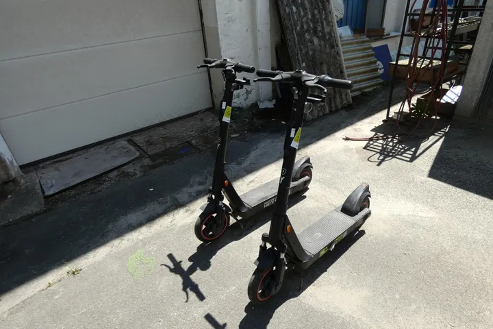 2x OKAI ES400A Profi E-Scooter
